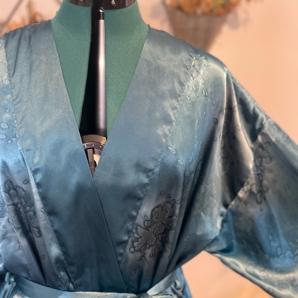Vintage Victoria's Secret Gold Label Blue Satin Kimono Robe - Picture 3 of 6